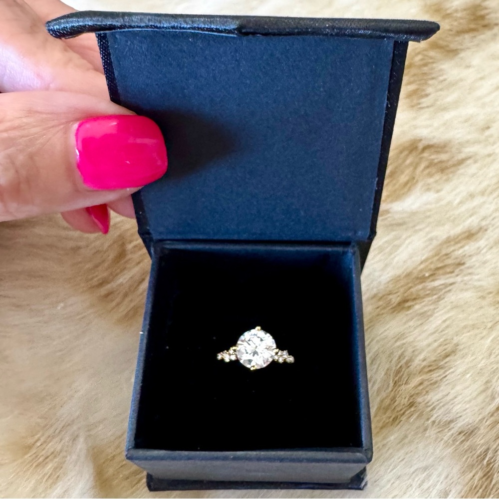 Gorgeous NWOT gold-plated engagement ring 5.5 - Picture 8 of 11